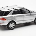Mercedes M-Class W166 Iridium Silber Metallic Minichamps 1:18 B66960064 - image 3 of 8