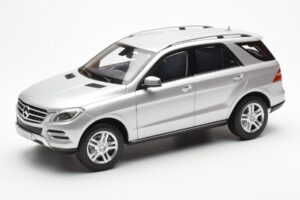 Mercedes M-Class W166 Iridium Silber Metallic Minichamps 1:18 B66960064