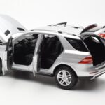 Mercedes M-Class W166 Iridium Silber Metallic Minichamps 1:18 B66960064 - image 5 of 8