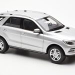 Mercedes M-Class W166 Iridium Silber Metallic Minichamps 1:18 B66960064 - image 6 of 8
