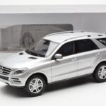 Mercedes M-Class W166 Iridium Silber Metallic Minichamps 1:18 B66960064 - image 8 of 8