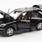 Mercedes M-Class W166 Obsidian Schwarz Metallic Minichamps 1:18 B66960063 - image 2 of 8