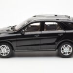 Mercedes M-Class W166 Obsidian Schwarz Metallic Minichamps 1:18 B66960063 - image 4 of 8