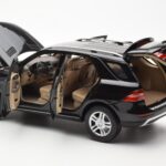 Mercedes M-Class W166 Obsidian Schwarz Metallic Minichamps 1:18 B66960063 - image 5 of 8