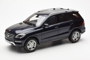 Mercedes M-Class W166 Tansanite Blau Metallic Minichamps 1:18 B66960065