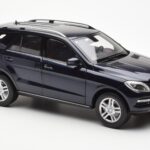 Mercedes M-Class W166 Tansanite Blau Metallic Minichamps 1:18 B66960065 - image 6 of 8