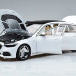 Mercedes Maybach S600 W222 V12 Biturbo Diamond Weiß Almost Real 1:18 - image 2 of 11