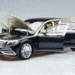 Mercedes Maybach S650 X222 Silberblau Norev 1:18 B66960615 Druckguss - image 2 of 7