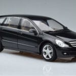 Mercedes R-Class W251 Obsidian Schwarz Minichamps 1:18 B66962325 Druckguss - image 5 of 7