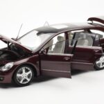 Mercedes R-Class W251 Rot Metallic Minichamps 1:18 - image 2 of 8