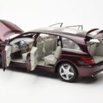 Mercedes R-Class W251 Rot Metallic Minichamps 1:18 - image 5 of 8