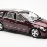 Mercedes R-Class W251 Rot Metallic Minichamps 1:18 - image 6 of 8