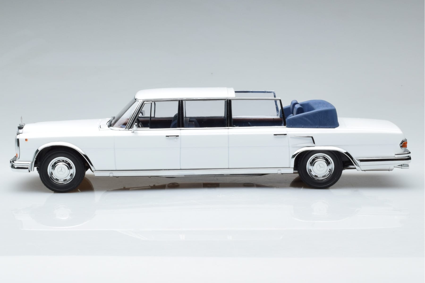 Mercedes 600 Pullman W100 Landaulet Weiß KK-Scale 1:18 KKDC181184 Druckguss — Bild 3 von 6