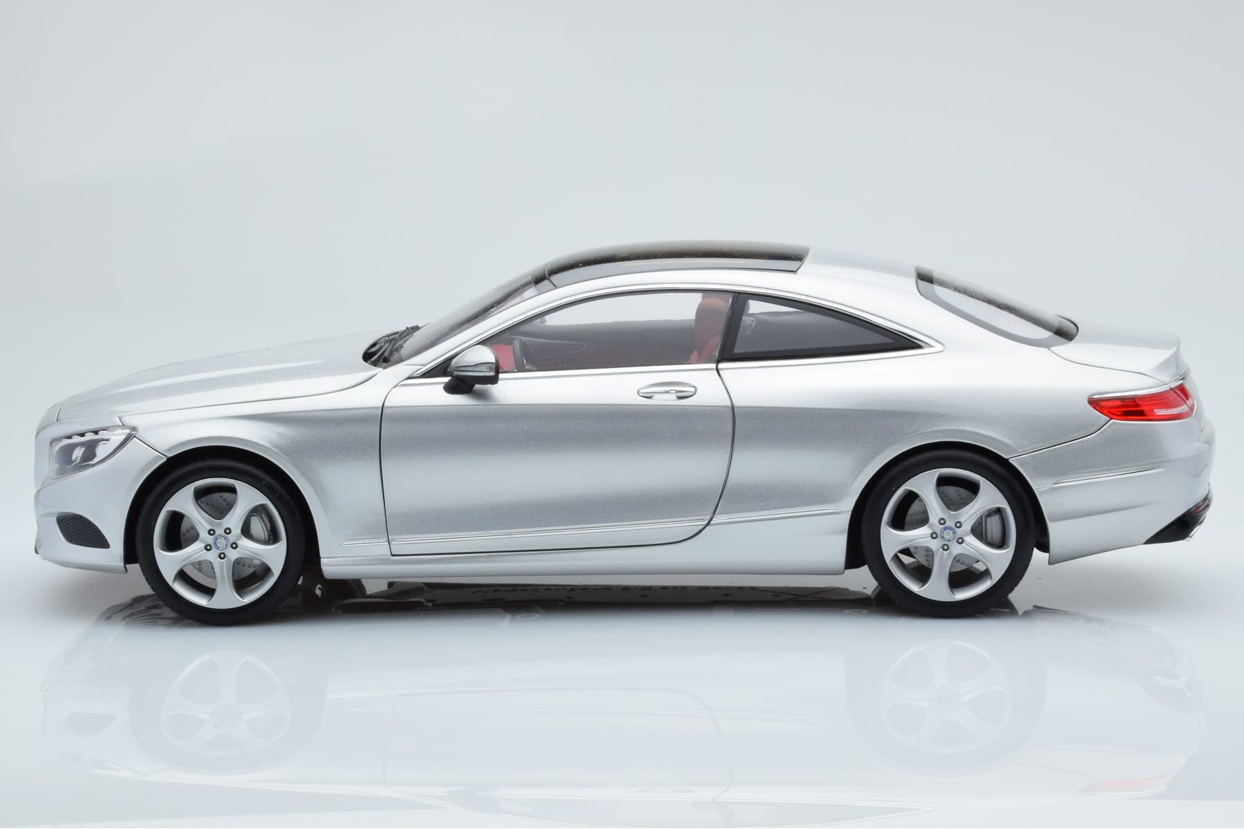 Mercedes S-Class W222 Iridium Silber Norev 1:18 B66961242 Druckguss — Bild 4 von 8