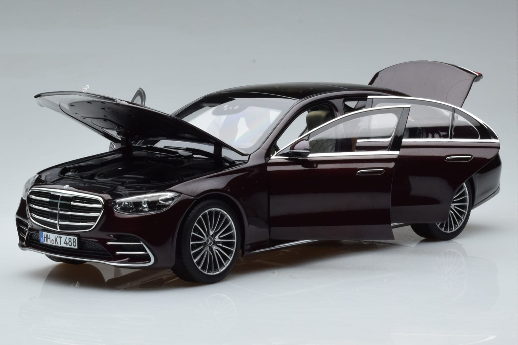 Mercedes S-Class W223 AMG Line Rot Norev 1:18 183804 Druckguss — Bild 2 von 8