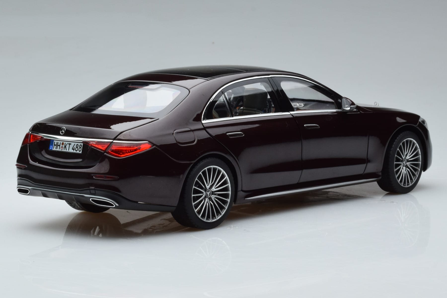 Mercedes S-Class W223 AMG Line Rot Norev 1:18 183804 Druckguss — Bild 3 von 8