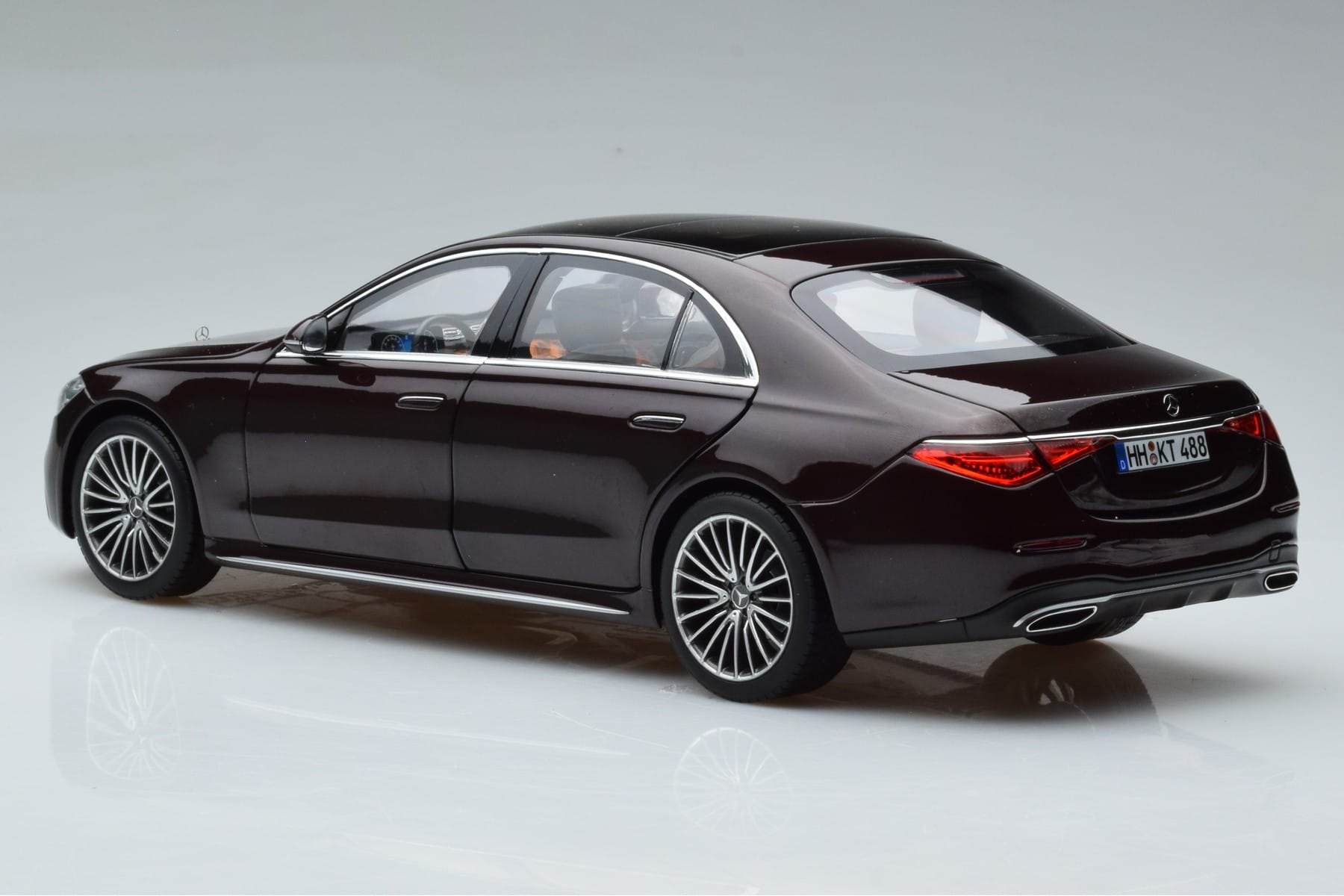 Mercedes S-Class W223 AMG Line Rot Norev 1:18 183804 Druckguss — Bild 7 von 8