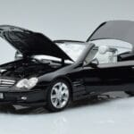 Mercedes SL500 R230 Schwarz Norev 1:18 183840 Druckguss - image 2 of 8