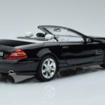 Mercedes SL500 R230 Schwarz Norev 1:18 183840 Druckguss - image 3 of 8