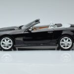 Mercedes SL500 R230 Schwarz Norev 1:18 183840 Druckguss - image 4 of 8