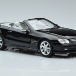 Mercedes SL500 R230 Schwarz Norev 1:18 183840 Druckguss - image 5 of 8