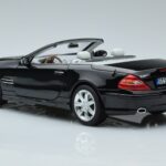 Mercedes SL500 R230 Schwarz Norev 1:18 183840 Druckguss - image 6 of 8