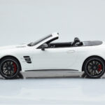 Mercedes AMG SL63 R231 Weiß GT Spirit 1:18 - image 3 of 6