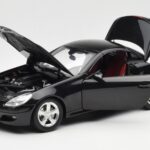 Mercedes SLK R171 Obsidian Schwarz Metallic Minichamps 1:18 B66962319 - image 3 of 9