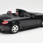 Mercedes SLK R171 Obsidian Schwarz Metallic Minichamps 1:18 B66962319 - image 4 of 9