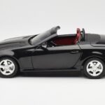 Mercedes SLK R171 Obsidian Schwarz Metallic Minichamps 1:18 B66962319 - image 5 of 9