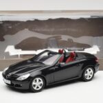 Mercedes SLK R171 Obsidian Schwarz Metallic Minichamps 1:18 B66962319 - image 9 of 9