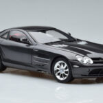 Mercedes SLR McLaren Schwarz CMC 1:18 - image 6 of 10
