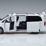 Mercedes V-Class W447 V260L Weiß Mercedes 1:18 QALCN89911149 Druckguss - image 5 of 8