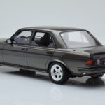Mercedes W123 AMG 280 Grau Otto 1:18 - image 5 of 6
