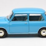 Morris Mini Minor Blau Kyosho 1:18 08964BL - image 4 of 8
