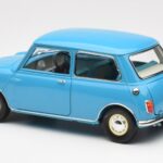 Morris Mini Minor Blau Kyosho 1:18 08964BL - image 7 of 8