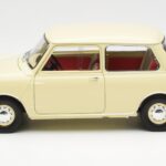 Morris Mini Minor Weiß Kyosho 1:18 08964W - image 4 of 8