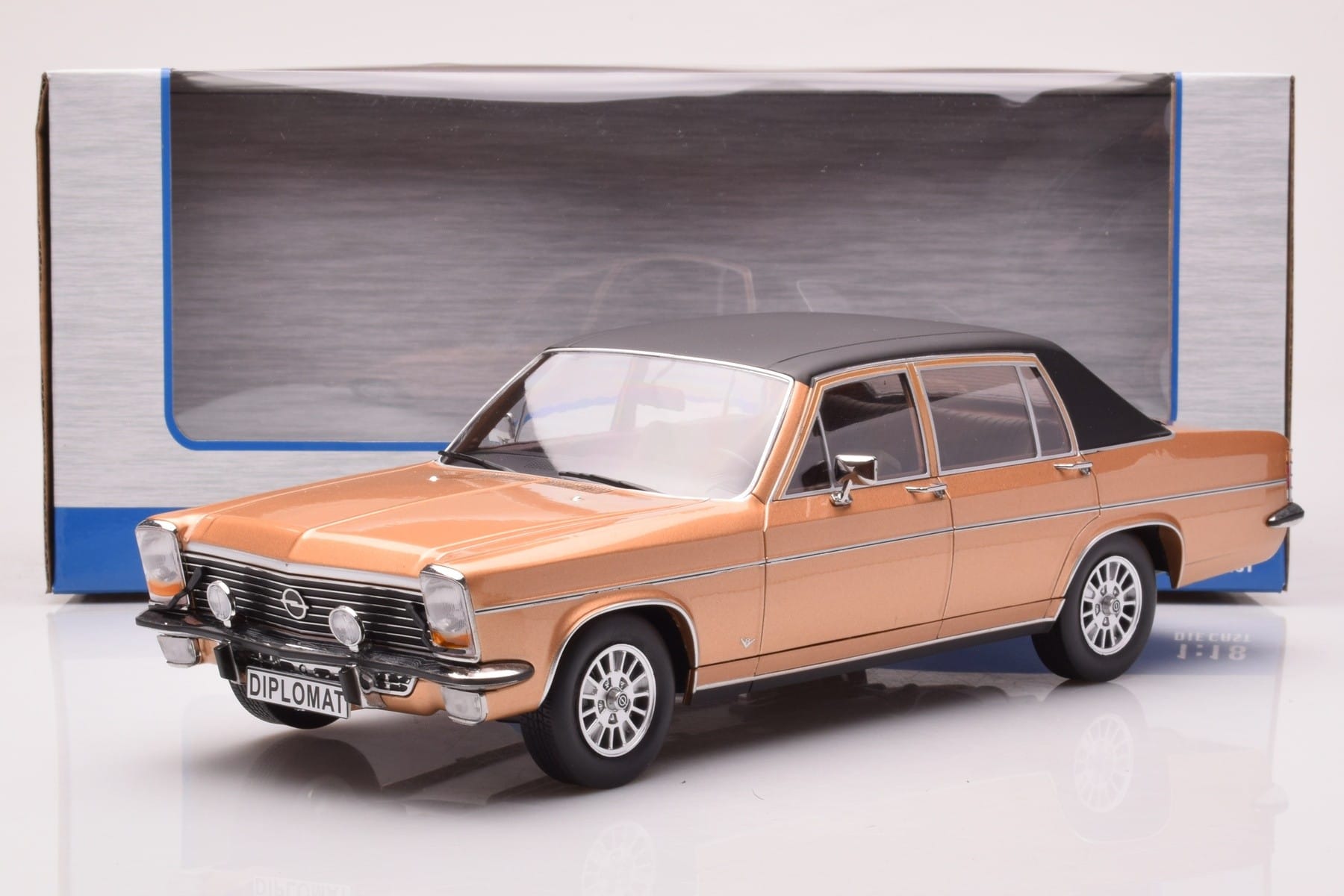 Opel Diplomat B Beige Metallic MCG 1:18 MCG18335 Druckguss — Bild 6 von 6