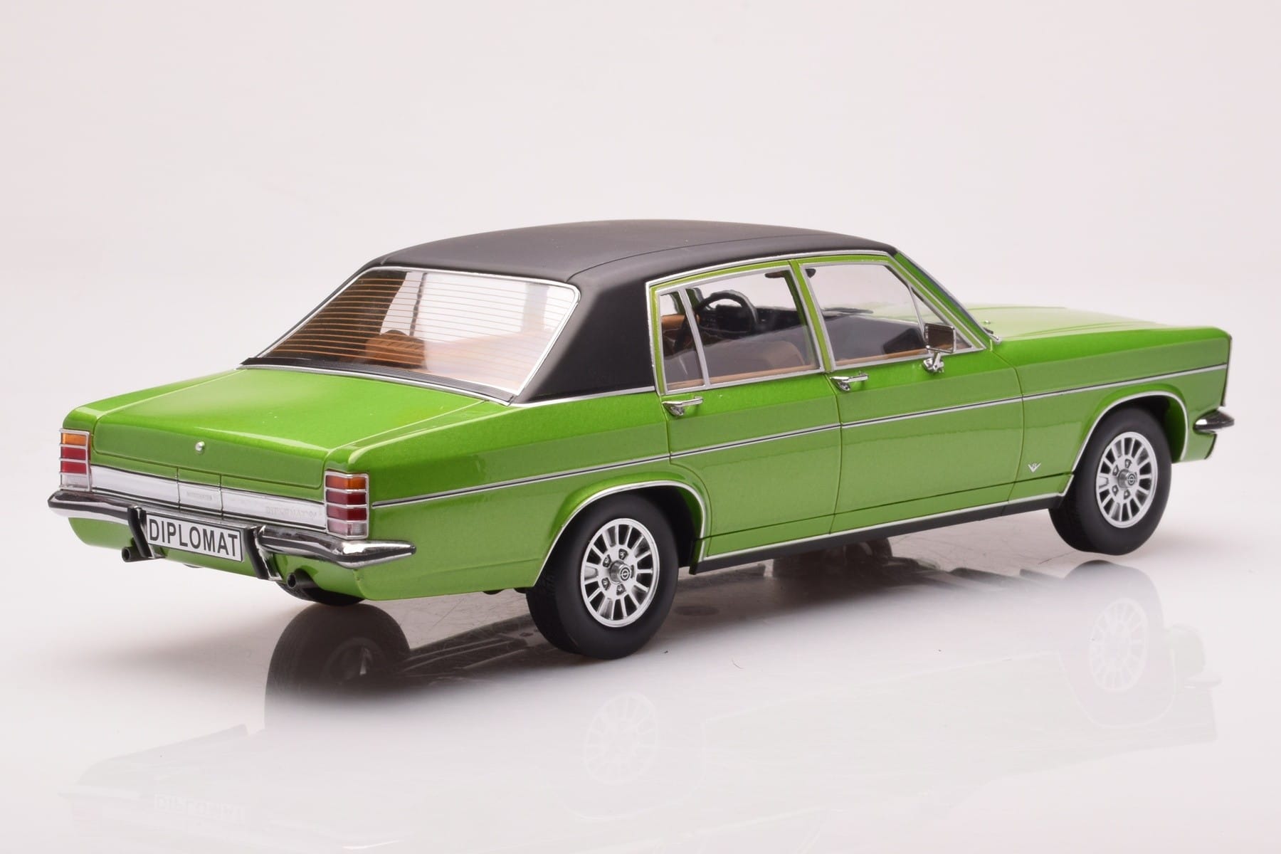 Opel Diplomat B Grün Metallic MCG 1:18 MCG18337 Druckguss — Bild 2 von 6