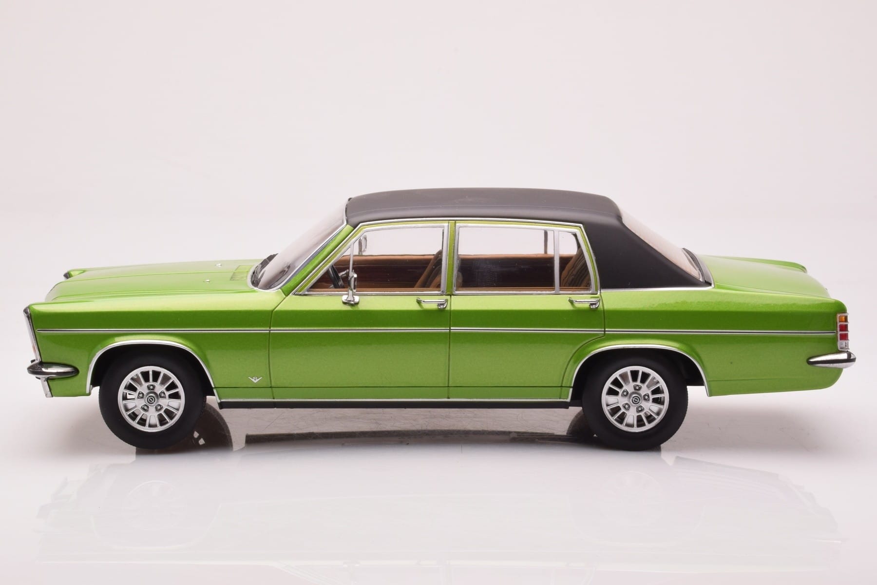 Opel Diplomat B Grün Metallic MCG 1:18 MCG18337 Druckguss — Bild 3 von 6