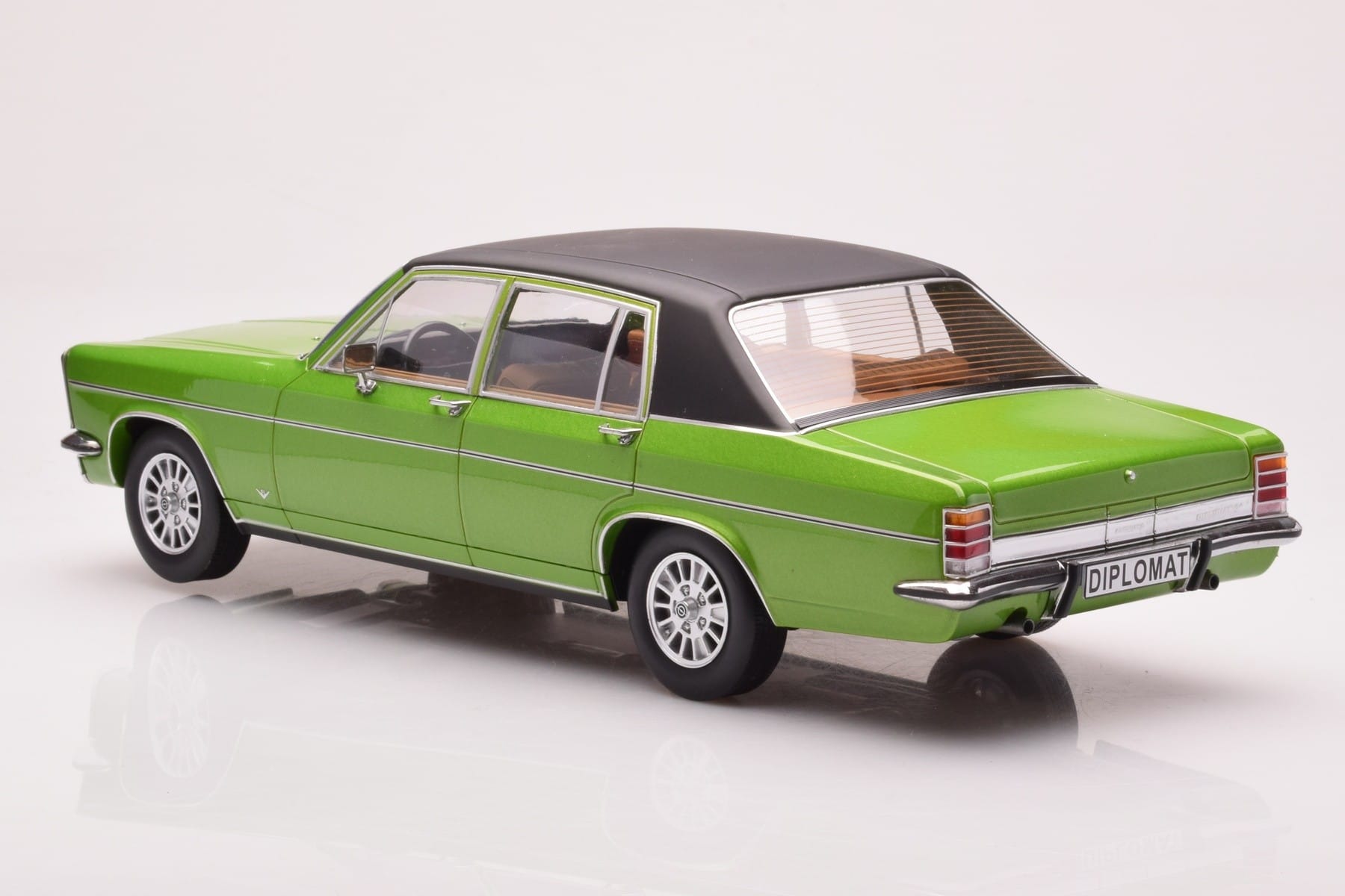 Opel Diplomat B Grün Metallic MCG 1:18 MCG18337 Druckguss — Bild 5 von 6