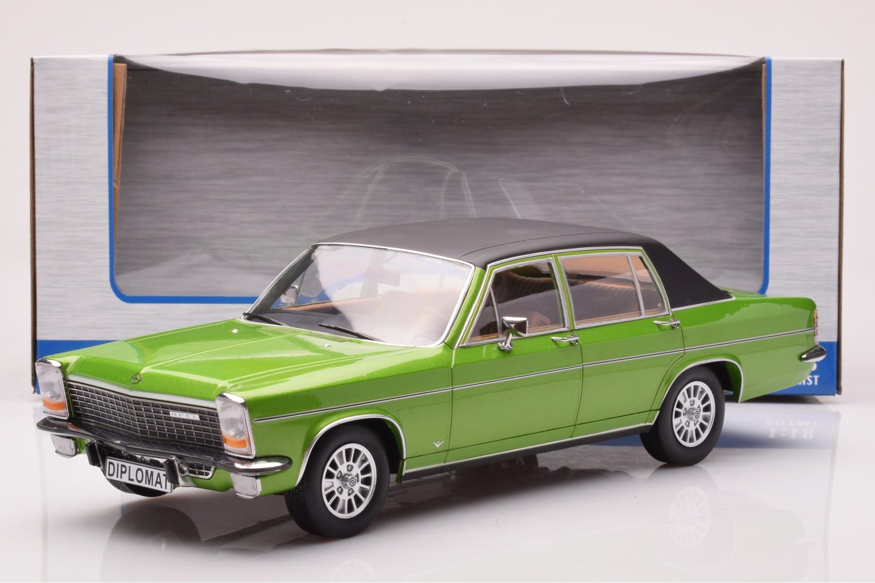 Opel Diplomat B Grün Metallic MCG 1:18 MCG18337 Druckguss — Bild 6 von 6