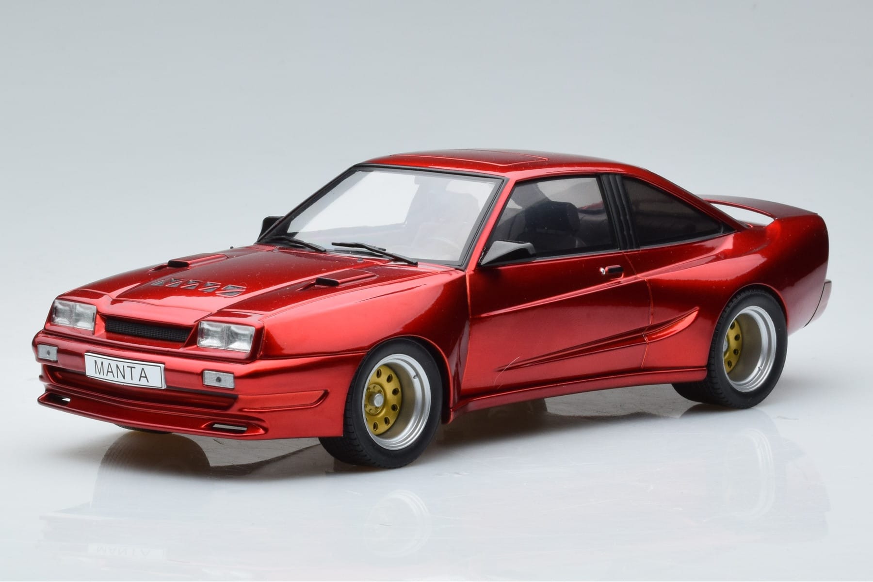 Opel Manta B Mattig Rot MCG 1:18 MCG18424 Druckguss
