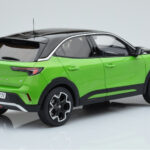 Opel Mokka-e GS Line Matcha Grün Otto 1:18 - image 2 of 5