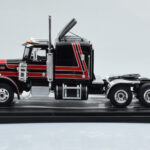 Peterbilt 359 Schwarz Rot IXO 1:43 - image 2 of 4