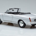 Peugeot 404 Cabriolet Silber Norev 1:18 - image 7 of 8