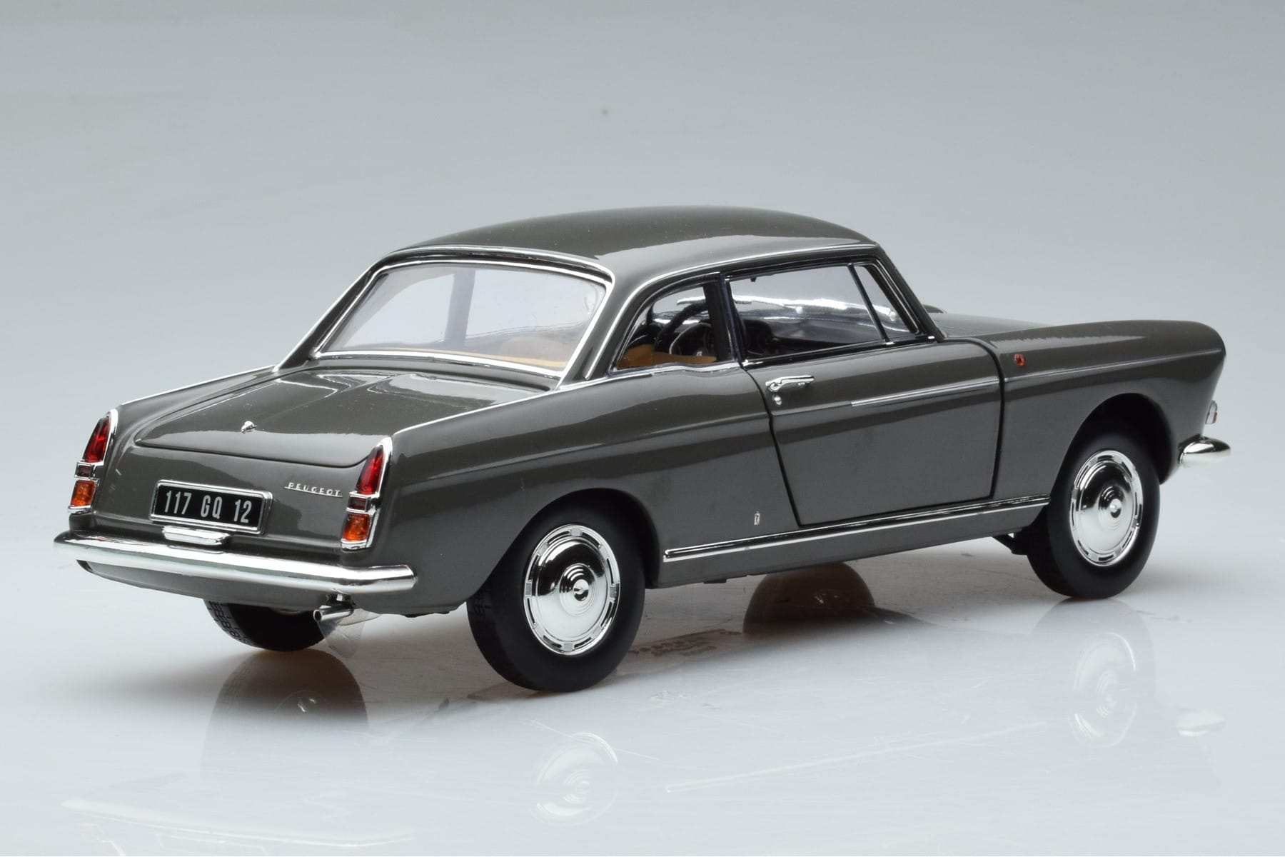 Peugeot 404 Coupe Graphite Grau Norev 1:18 184834 Druckguss — Bild 3 von 7