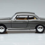 Peugeot 404 Coupe Graphite Grau Norev 1:18 - image 4 of 7