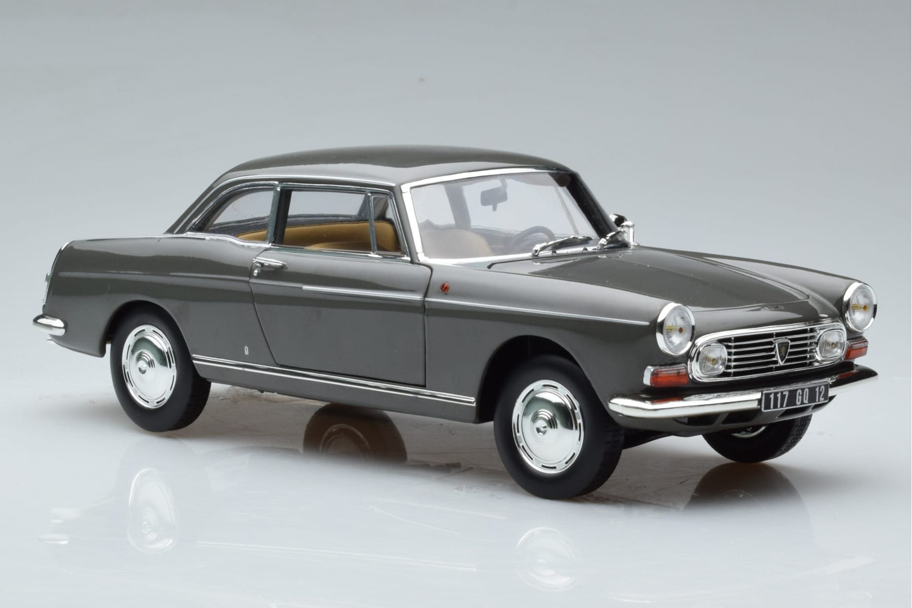 Peugeot 404 Coupe Graphite Grau Norev 1:18 184834 Druckguss — Bild 5 von 7