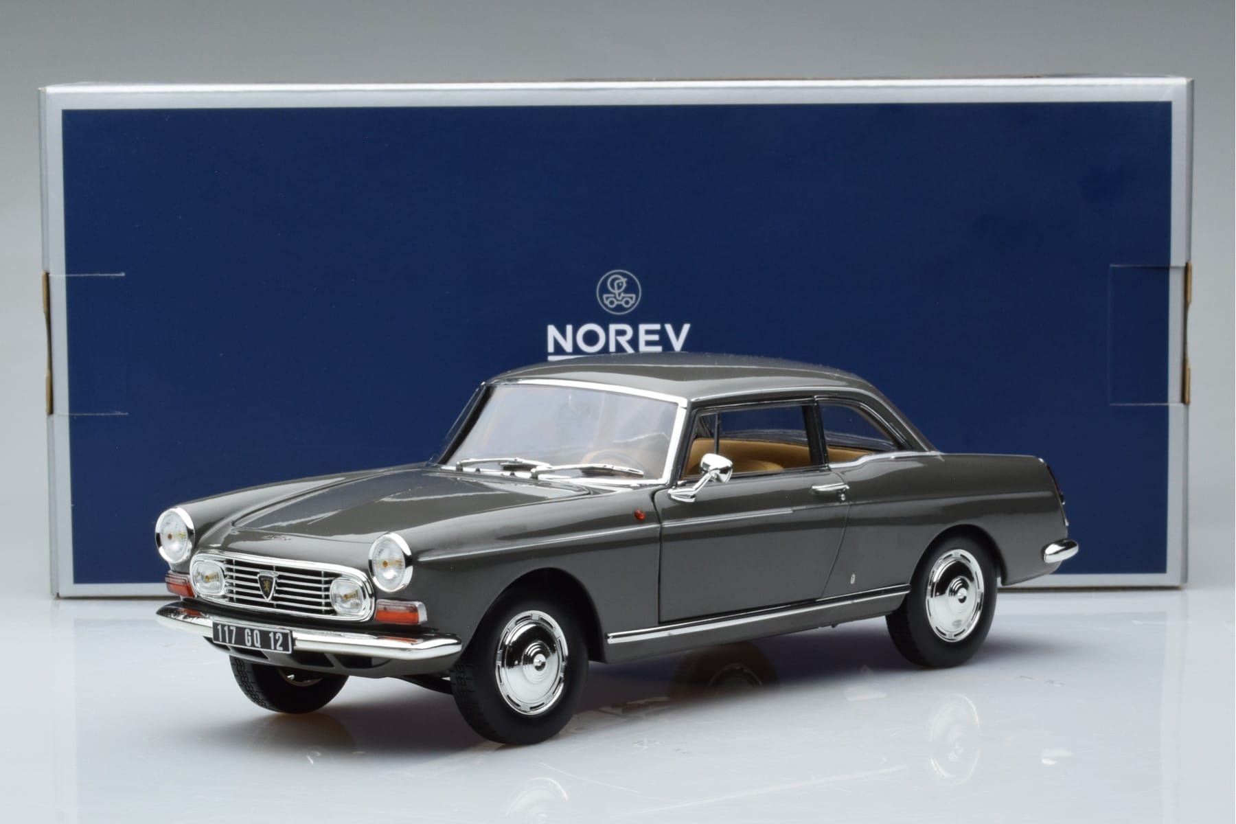 Peugeot 404 Coupe Graphite Grau Norev 1:18 184834 Druckguss — Bild 7 von 7